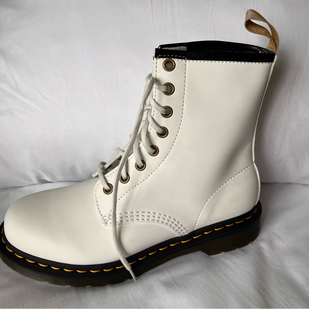 SOLD!!🧾🍒DOC MARTEN VEGAN LEATHER WHITE 1460 KEMBLE LACE UP BOOTS 7W/6M - Picture 13 of 15